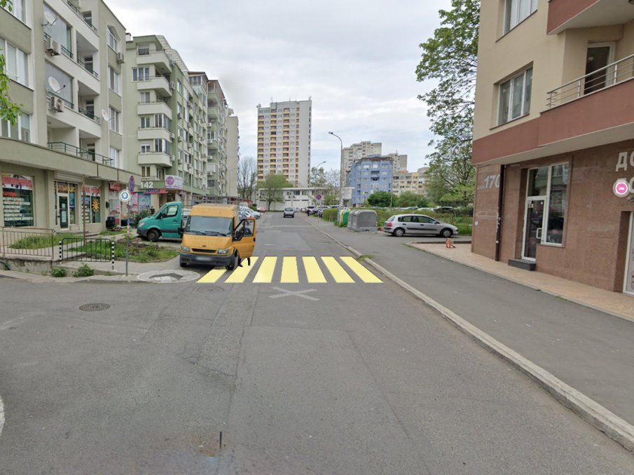 Родители в Бургас искат нова пешеходна пътека за сигурността на децата си