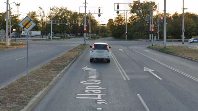 Нов работен режим се въвежда на светофарната уредба при кръстовището