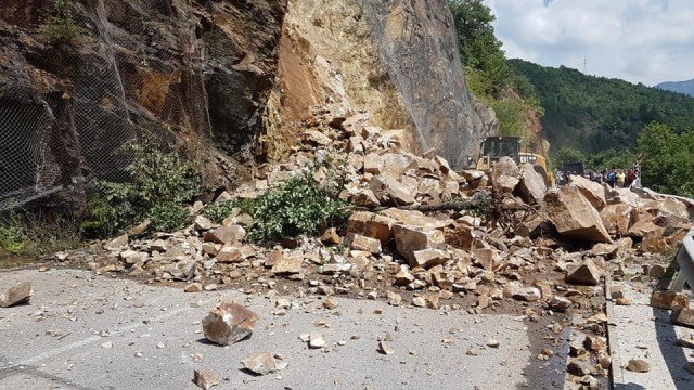 Проходими при зимни условия са пътищата в област Смолян, съобщи