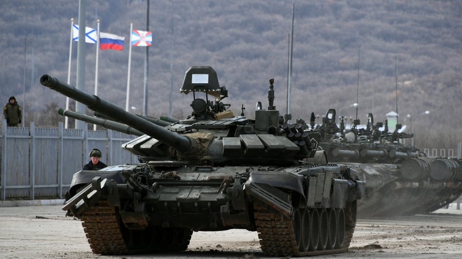 Русия обяви днес, че военните учения на анексирания полуостров са