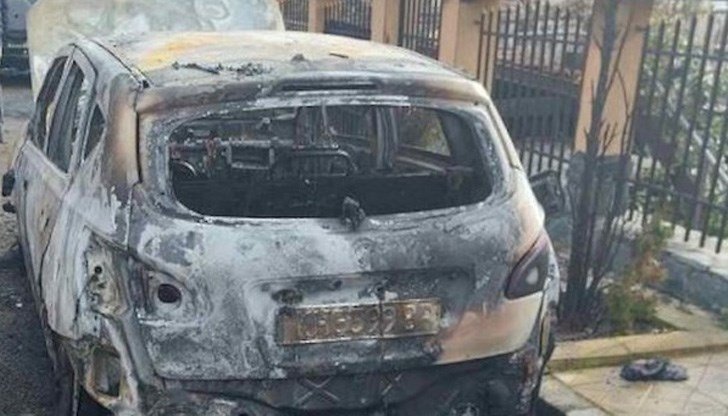 Запалиха колите на общински съветник и бивш директор на полицията в Кюстендил