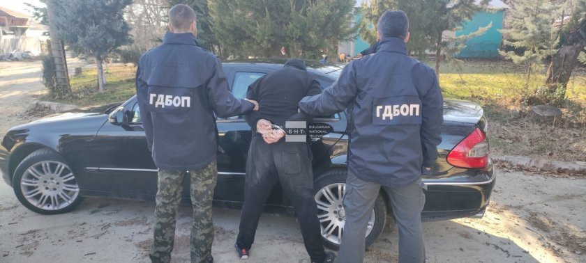 Задържаха десет души при полицейска акция в Плевенско