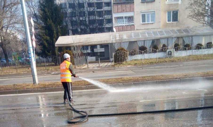 Снимка: Започва миенето на улици и булеварди в София