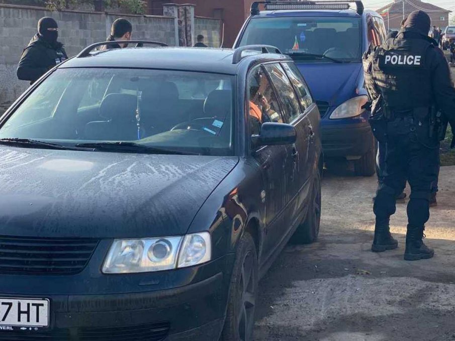 Арестуваха мъж от Средец за оргии с жена си и 12-годишната им дъщеря