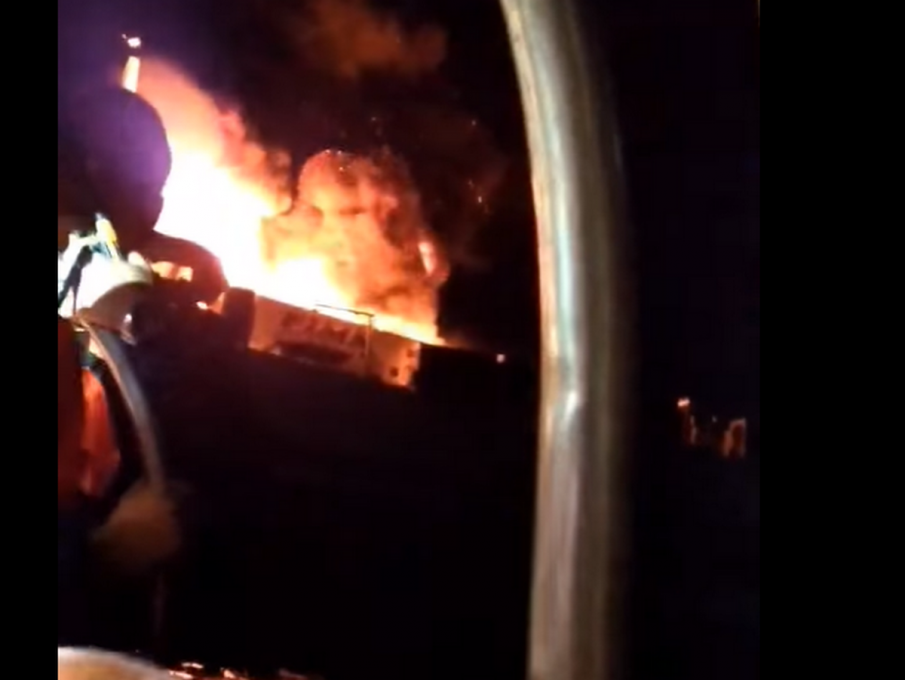 ИЗВЪНРЕДНО: На горящия ферибот в Гърция е имало 130 българи! Съдбата на някои не е известна, един от тях е заклещен в гаражното отделение (ВИДЕО/ОБНОВЕНА)