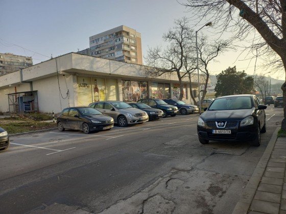 Страшна бордюрна клетва заради паркомясто във Варна (СНИМКА)