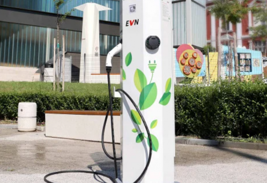 Зарядните станции за коли на ЕВН станаха платени и надуха цените