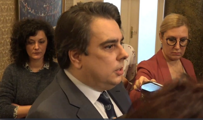 Асен Василев с циничен коментар: Повишение на заплатите в МВР и пожарната ще има, само след реформи