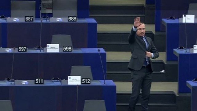 Председателят на Европейския парламент Роберта Мецола започна процедура срещу евродепутата