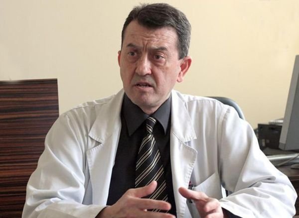 Акад. проф. д-р Чавдар Славов, началник на Клиниката по урология