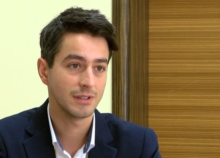 Сдружение „Зограф“: Равносметката от „100-те дни“ на културния министър Атанас Атанасов е една скандална джендър изложба, куп опорочени театрални конкурси и пълен управленски хаос Сдружение „Зограф“: Равносметката от „100-те дни“ на културния министър Атанас Атанасов е една скандална джендър изложба, куп опорочени театрални конкурси и пълен управленски хаос