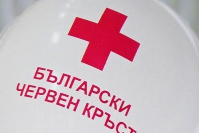 ПОРЕДНА ИЗМАМА: Мними доброволци на БЧК събират средства по домовете