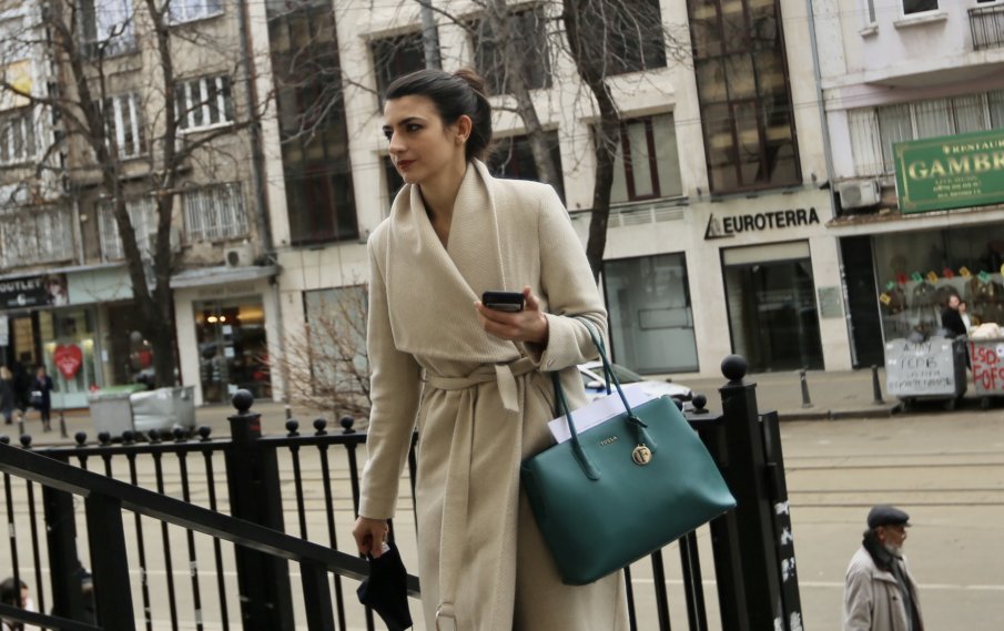 САМО В ПИК И РЕТРО: Лена Бориславова върти бизнес с патерици и памперси (СНИМКА)