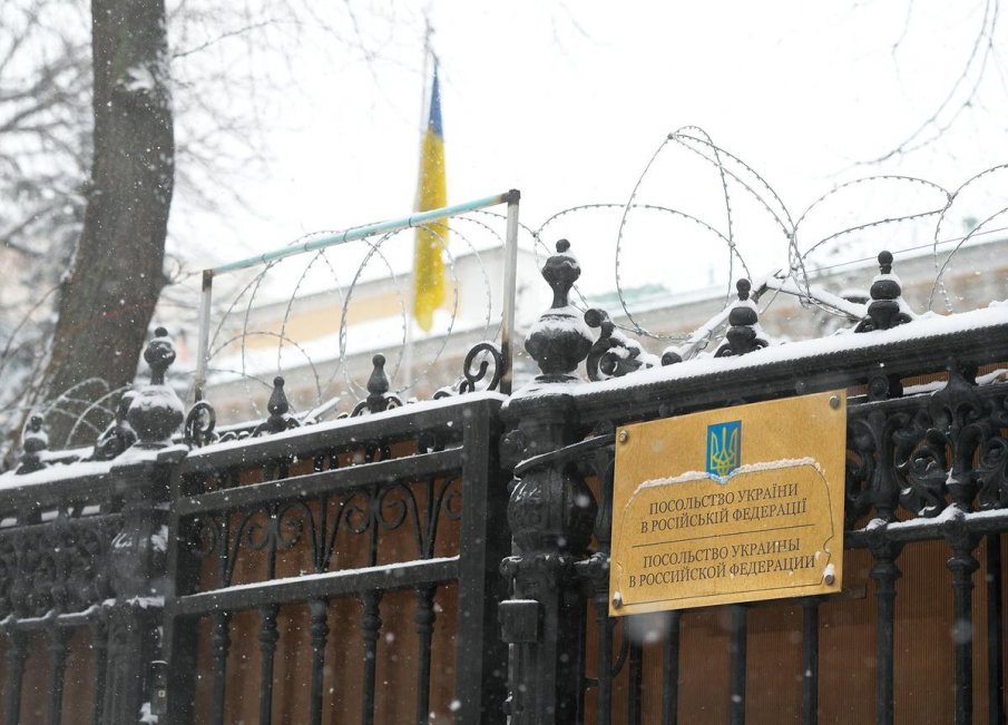 Украйна извика своя шарже дафер от Русия, евакуира посолството си от Москва