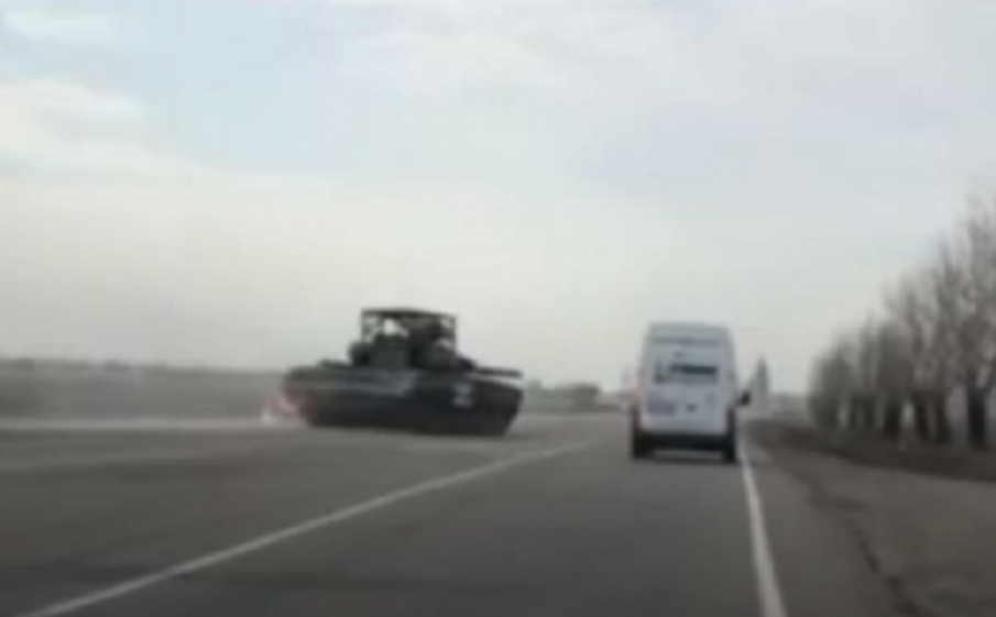 ГОРЕЩА ТОЧКА: Водят се тежки боеве около Харков, руските танкове са отблъснати (ВИДЕО)