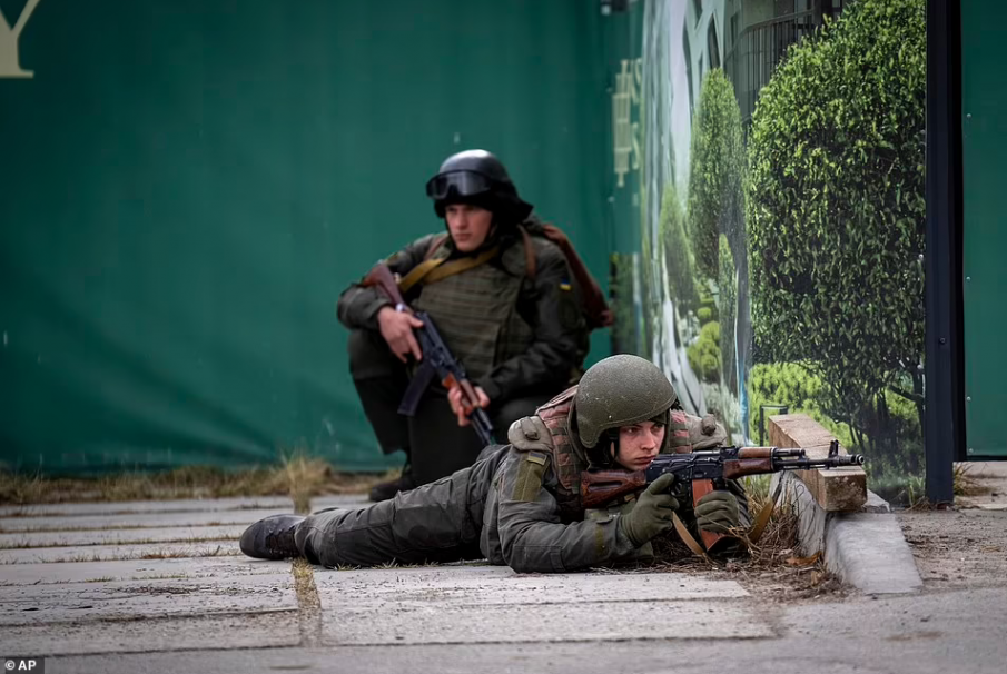 СТРАШНИ ДАННИ: Украйна губи до 1000 души на ден в боевете