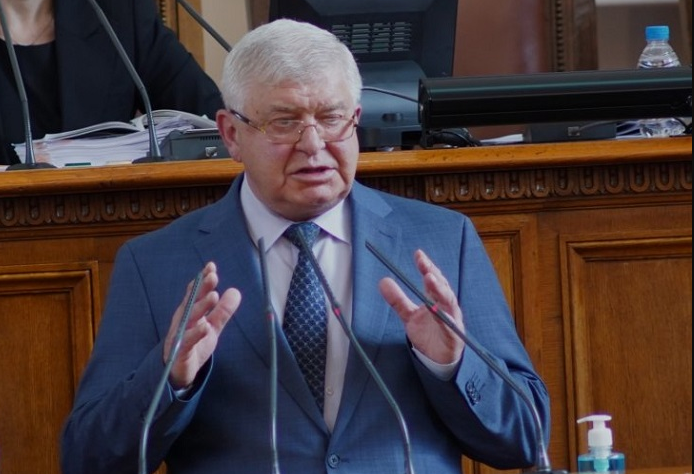 Кирил Ананиев предупреди за опасност от свръхдефицит