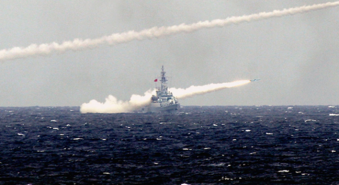 Ракетна украинска атака по товарни кораби в Азовско море