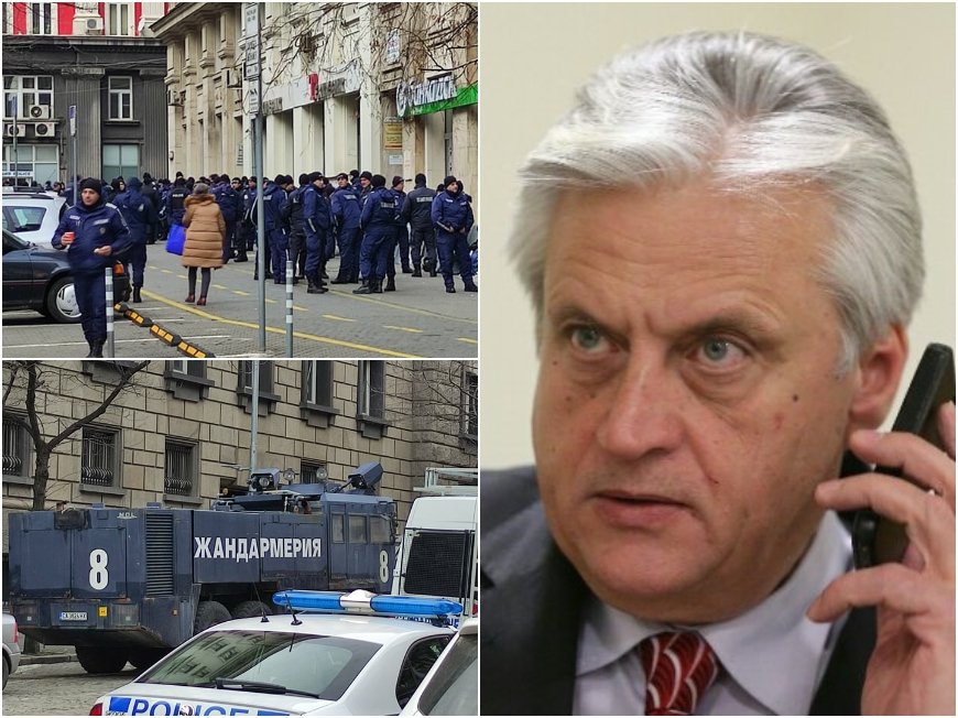 ОТ ПОСЛЕДНИТЕ МИНУТИ: Бойко Рашков прати водно оръдие пред Министерски съвет (НА ЖИВО/ВИДЕО/СНИМКИ)