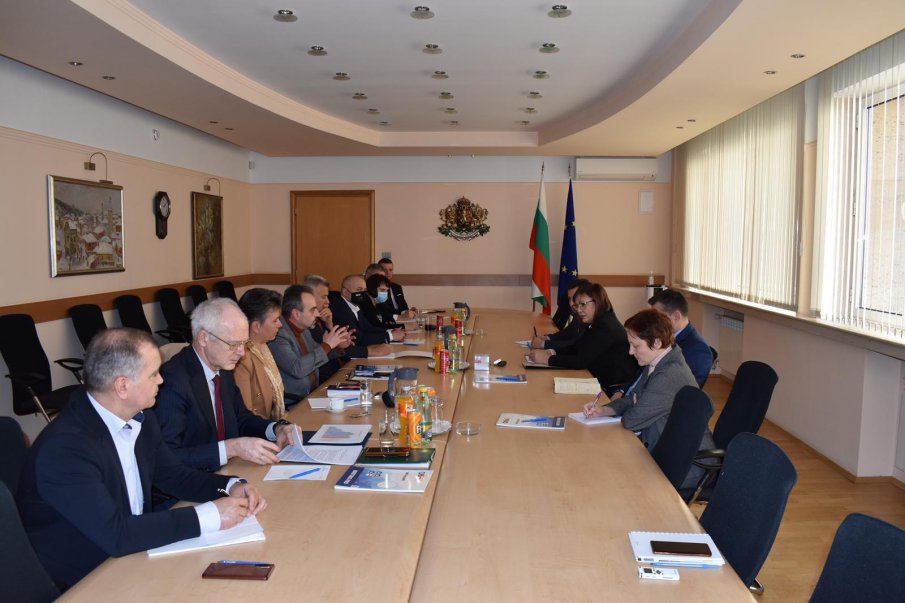 Нинова на среща с работодатели заради войната в Украйна: Българската икономика има нужда от директна подкрепа, а не от още кредити