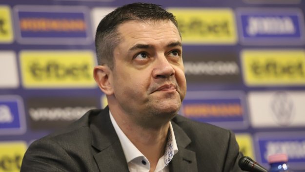 РЕД И ДИСЦИПЛИНА ВЪВ ФУТБОЛА: Новият шеф на съдиите забрани... герданите, гривните, обеците и пръстените