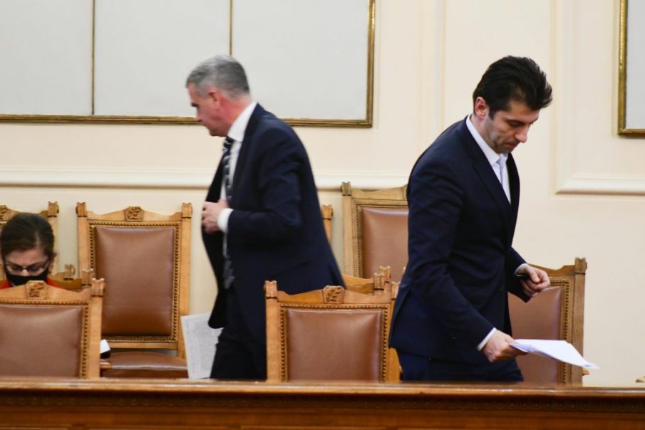 Киро си глътна граматиката - и дума не обели защо смени кандидата си за нов военен министър (НА ЖИВО)