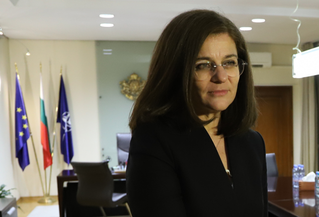 Генчовска: Продължаваме да евакуираме българи и чужди граждани от Украйна