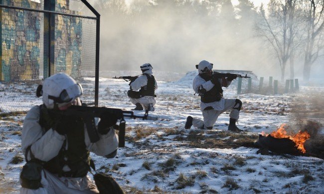 Украйна удължава с 90 дни военното положение и мобилизацията
