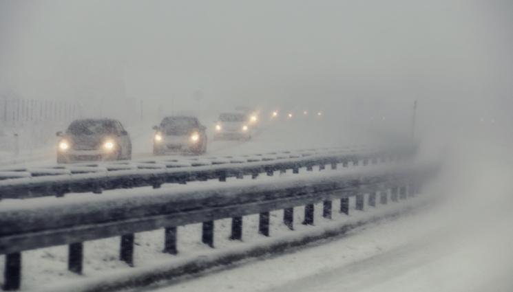 Снегът блокира АМ „Тракия“: Ограничават движението за камиони от Пазарджик към София