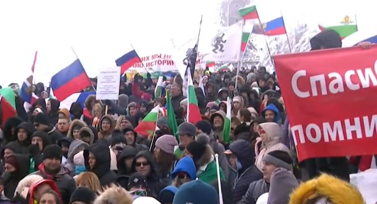 Задържат добричанин за опетняване на знамето на Европейския съюз на Шипка