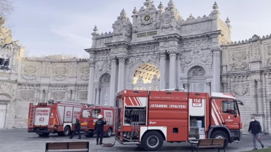 Пожар избухна в двореца Долмабахче - последната обител на Ататюрк