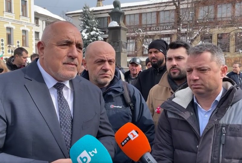 БОМБА В ПИК TV! Бойко Борисов и Делян Добрев разкриха скандална сделка на новата власт: Извършен е грабеж! Между 2 и 3 часа през нощта са продали за секунди 4200 мегавата газ на половин цена (ВИДЕО)