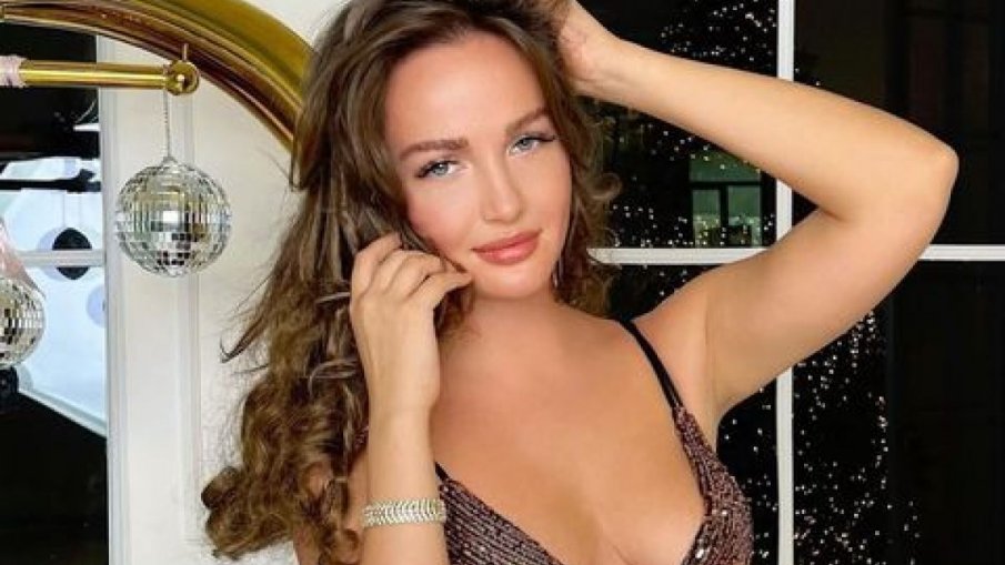 Мис Украйна хвана автомат, за да защити родината си (ВИДЕО/СНИМКА)