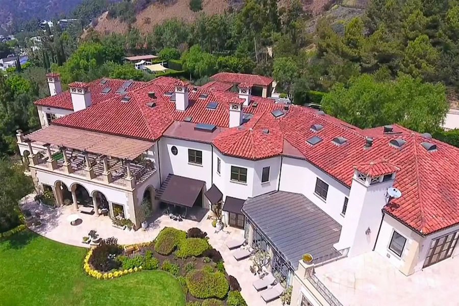 Дрейк купи имението на Роби Уилямс в Бевърли Хилс