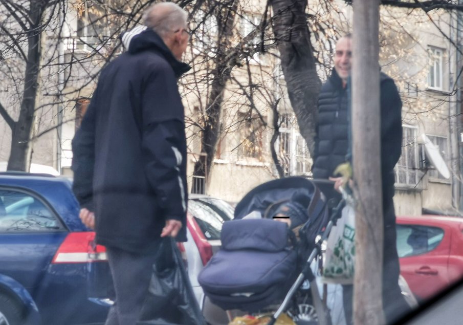 САМО В ПИК: Димитър Пенев е неузнаваем - защо легендарният треньор отслабна драстично (ПАПАРАШКИ СНИМКИ)