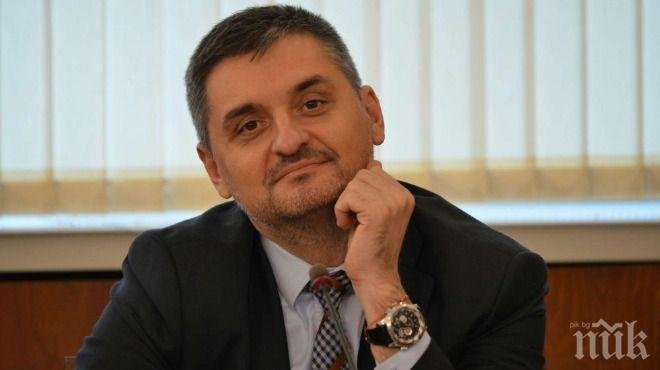 САМО В ПИК И РЕТРО: Кирил Добрев студент на 50 (СНИМКА)