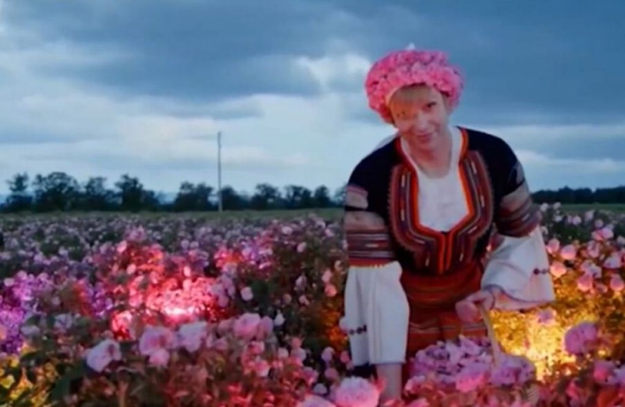 Откриват скандалната изложба с транссексуалните модели