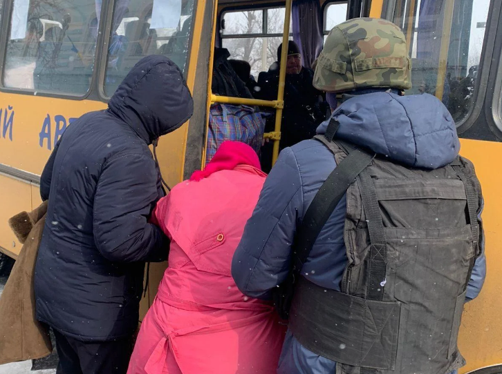 КИЕВ: Руските окупатори нанесоха авиоудар по време на евакуацията на хора в Изюм