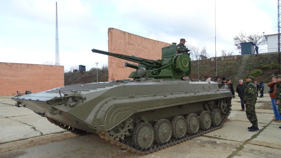 МО: От полигон Ново село към Гърция за втори ден се транспортират бойни машини за пехотата