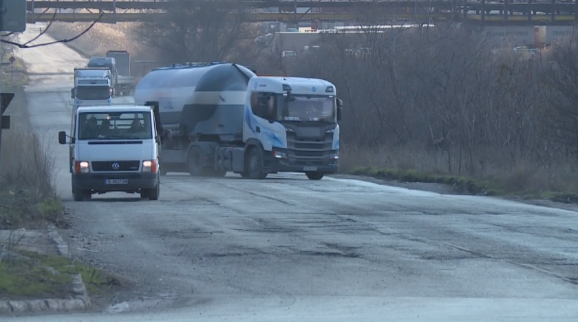 Прехвърлят пътя за пристанище Варна-Запад на държавата, тя да го оправя