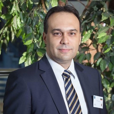 САМО В ПИК И РЕТРО: Новият военен министър женен за учителка (СНИМКИ)