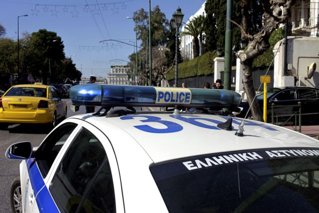 Застреляха мъж в автомобила му в Атина