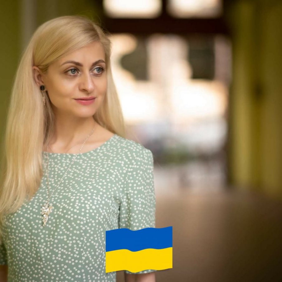 Украинска писателка: Майки изпращат децата си сами на границата с бележки за помощ