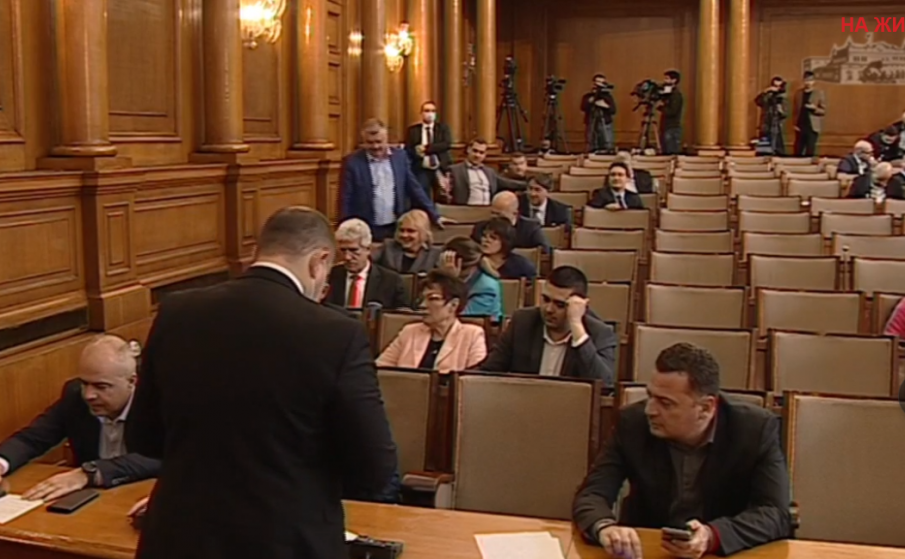 ОТ ДНЕС: Без зелен зелен сертификат за сградата на Народното събрание