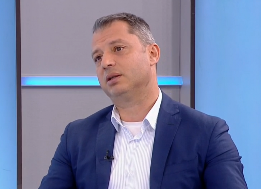 Делян Добрев: Частна фирма за батерии е участвала в писането на Плана за възстановяване