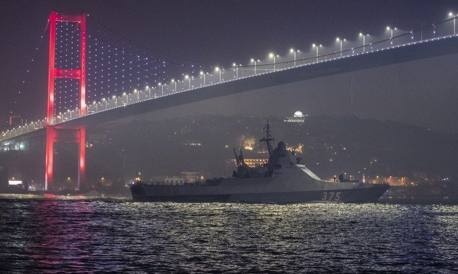 Лошото време в Турция затвори Босфора