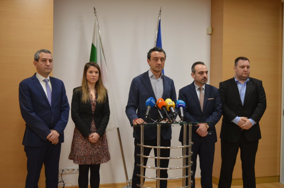 Лорер преброи 150 000 работни места за българи и украински бежанци