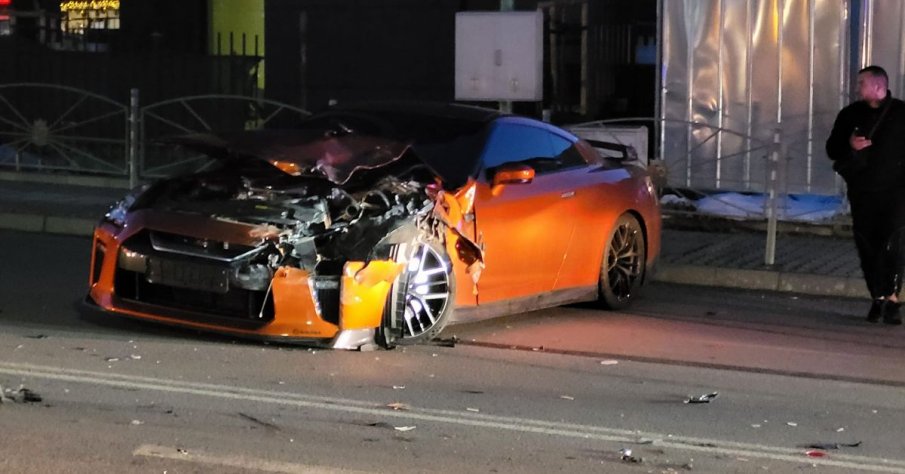 Взимат книжките за година на шофьорите в гонка със суперколи (ВИДЕО)