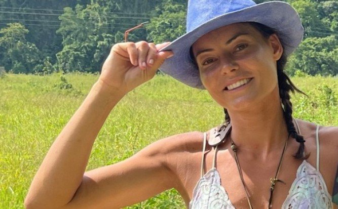 Алекс от Сървайвър падна жестоко от високо