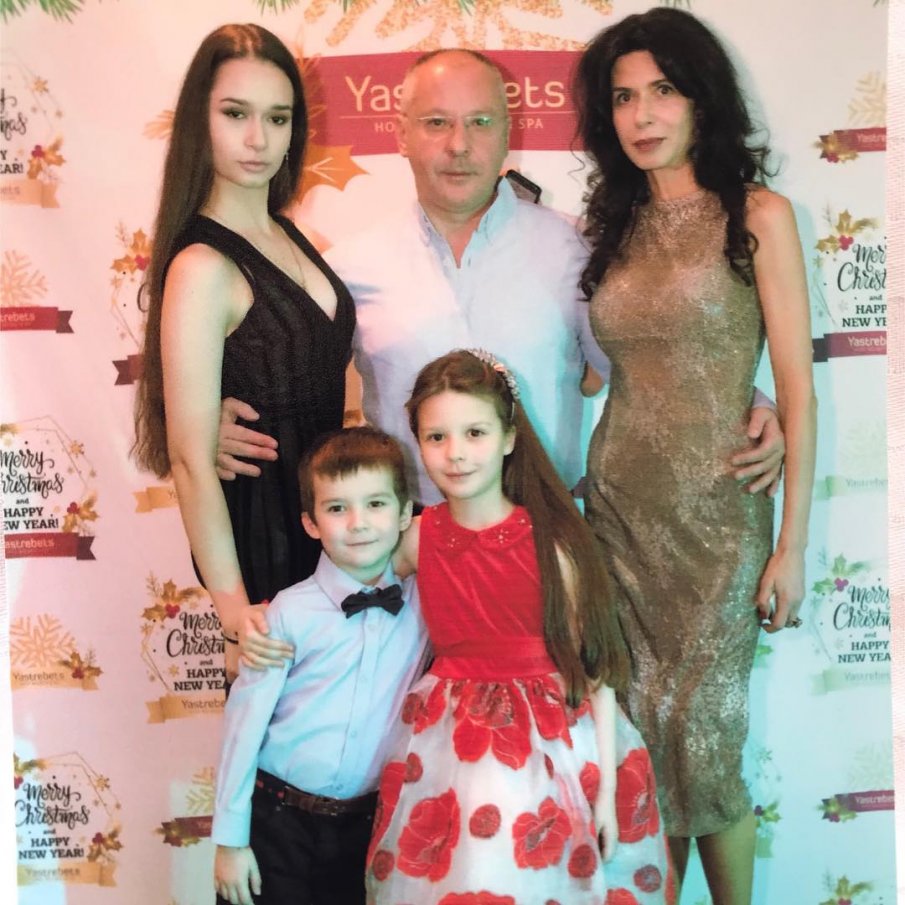 САМО В ПИК И РЕТРО: Станишеви на море в Дубай за 1900 лв. на нощ (СНИМКИ)